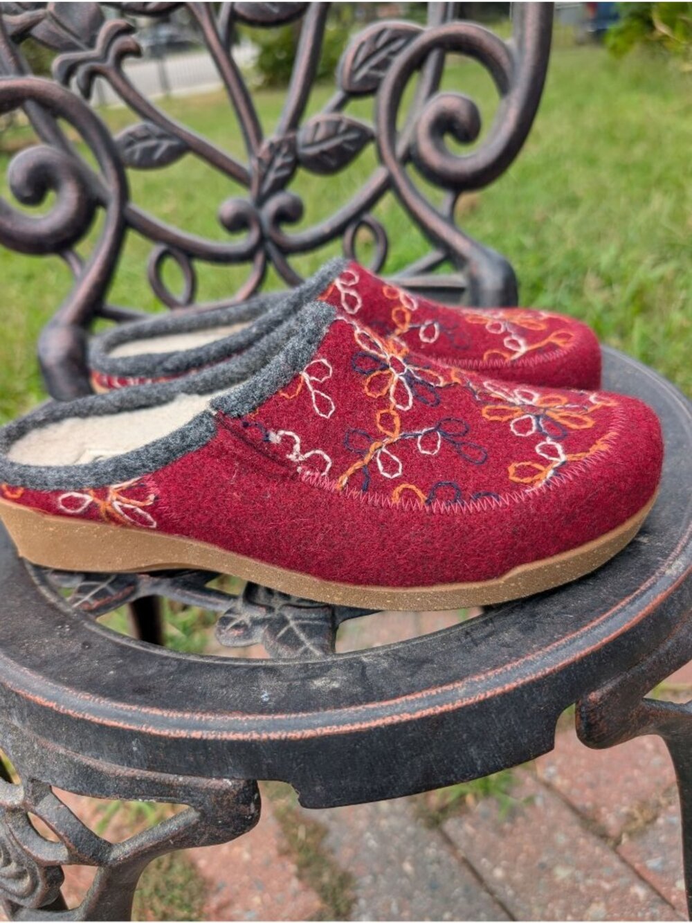 Taos Woolflower Women's Clogs in Cranberry Size EUR 40 US 9 Crafted in Spain
